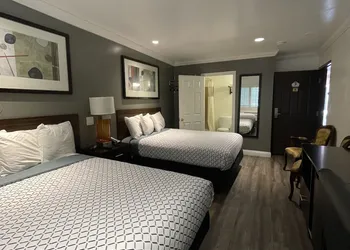 La Casa Inn hotel thumbnail 8
