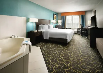 Holiday Inn Express & Suites DFW - Grapevine by IHG hotel thumbnail 5