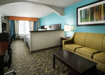 Holiday Inn Express & Suites DFW - Grapevine by IHG hotel thumbnail 6