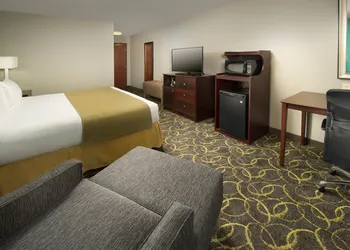 Holiday Inn Express & Suites DFW - Grapevine by IHG hotel thumbnail 7