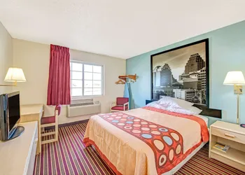 Super 8 by Wyndham San Antonio/Fiesta hotel thumbnail 4
