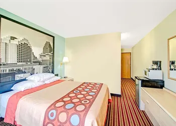 Super 8 by Wyndham San Antonio/Fiesta hotel thumbnail 6
