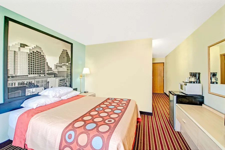 Super 8 by Wyndham San Antonio/Fiesta hotel detail image 6