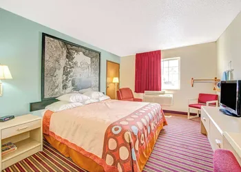 Super 8 by Wyndham San Antonio/Fiesta hotel thumbnail 8