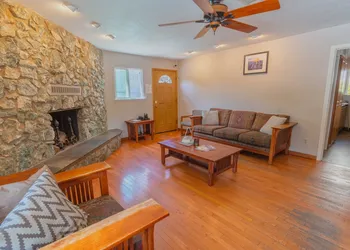 Mariposa Lodge hotel thumbnail 4