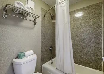 Days Inn by Wyndham Orlando Downtown hotel thumbnail 6