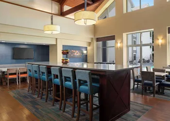 Hampton Inn & Suites Newport News (Oyster Point) hotel thumbnail 2