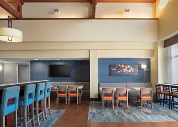 Hampton Inn & Suites Newport News (Oyster Point) hotel thumbnail 3