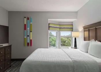 Hampton Inn & Suites Newport News (Oyster Point) hotel thumbnail 5