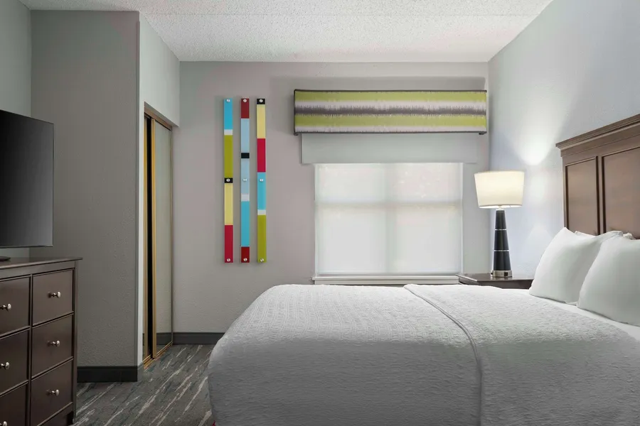 Hampton Inn & Suites Newport News (Oyster Point) hotel detail image 6