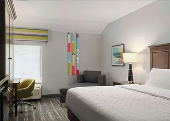 Hampton Inn & Suites Newport News (Oyster Point) hotel thumbnail 8