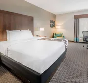 La Quinta Inn & Suites by Wyndham Fort Worth Arlington West hotel detail image 4