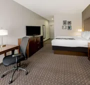 La Quinta Inn & Suites by Wyndham Fort Worth Arlington West hotel detail image 5
