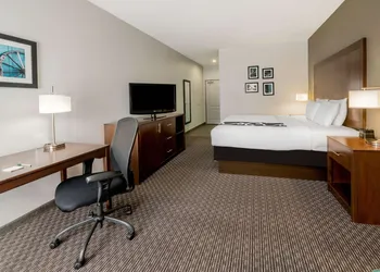 La Quinta Inn & Suites by Wyndham Fort Worth Arlington West hotel thumbnail 5