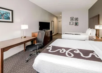 La Quinta Inn & Suites by Wyndham Fort Worth Arlington West hotel thumbnail 6