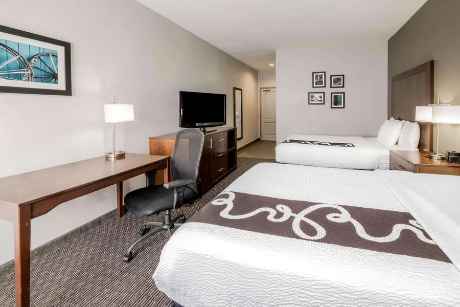 La Quinta Inn & Suites by Wyndham Fort Worth Arlington West hotel detail image 6