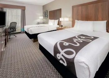 La Quinta Inn & Suites by Wyndham Fort Worth Arlington West hotel thumbnail 7
