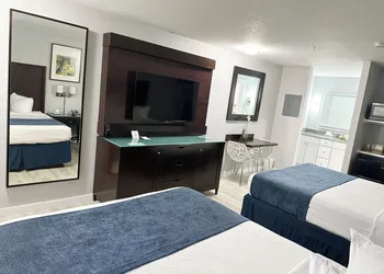 Lantern Inn & Suites hotel thumbnail 3