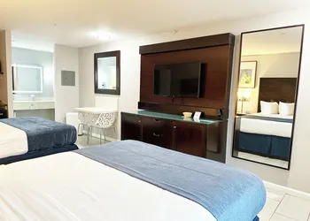Lantern Inn & Suites hotel thumbnail 5