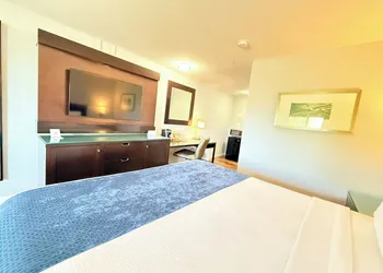 Lantern Inn & Suites hotel thumbnail 6