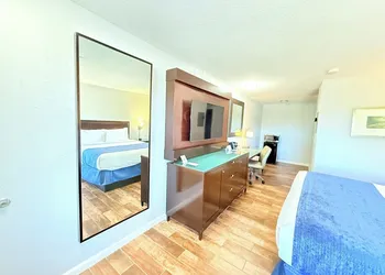 Lantern Inn & Suites hotel thumbnail 7