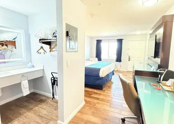 Lantern Inn & Suites hotel thumbnail 8