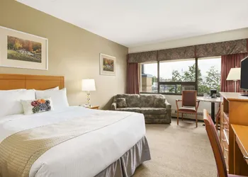 Travelodge by Wyndham Edmonton East hotel thumbnail 5