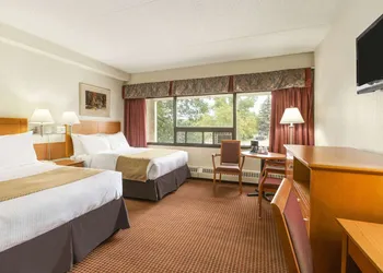 Travelodge by Wyndham Edmonton East hotel thumbnail 8