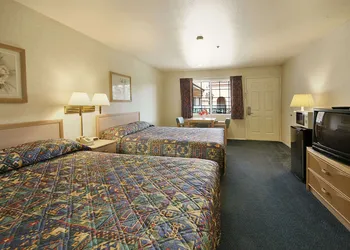 Days Inn by Wyndham Riverside Tyler Mall hotel thumbnail 4