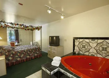 Days Inn by Wyndham Riverside Tyler Mall hotel thumbnail 5