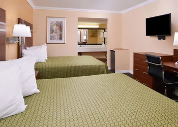 Americas Best Value Inn Azusa Pasadena hotel thumbnail 8