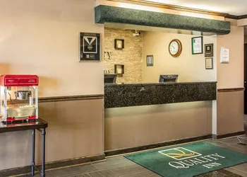 Quality Inn Elgin I-90 hotel thumbnail 5