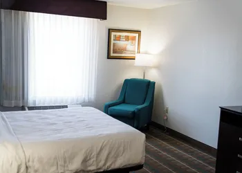 MainStay Suites Knoxville North I-75 hotel thumbnail 7