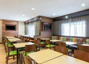 Fairfield Inn & Suites by Marriott San Antonio Market Square hotel thumbnail 3