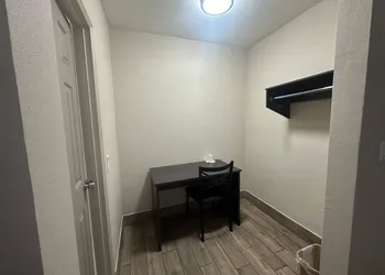 Econo Lodge St. Petersburg Central hotel thumbnail 8