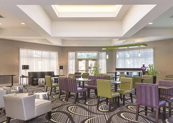 La Quinta Inn & Suites by Wyndham Ontario Airport hotel thumbnail 2