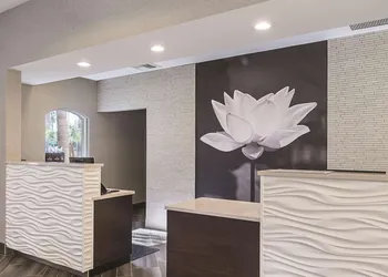 La Quinta Inn & Suites by Wyndham Ontario Airport hotel thumbnail 3