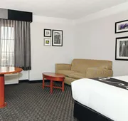 La Quinta Inn & Suites by Wyndham Ontario Airport hotel detail image 4