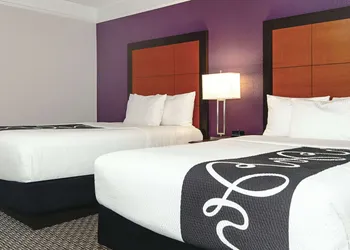 La Quinta Inn & Suites by Wyndham Ontario Airport hotel thumbnail 6