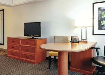 La Quinta Inn & Suites by Wyndham Ontario Airport hotel thumbnail 7