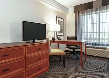La Quinta Inn & Suites by Wyndham Ontario Airport hotel thumbnail 8