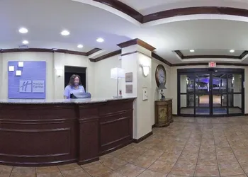 Holiday Inn Express Hotel & Suites Cleveland by IHG hotel thumbnail 3