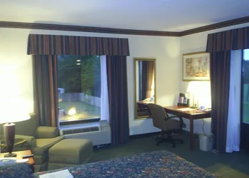 Holiday Inn Express Hotel & Suites Cleveland by IHG hotel thumbnail 5