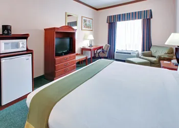 Holiday Inn Express Hotel & Suites Cleveland by IHG hotel thumbnail 6