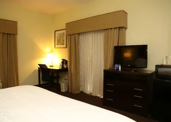 Holiday Inn Express Hotel & Suites Cleveland by IHG hotel thumbnail 7