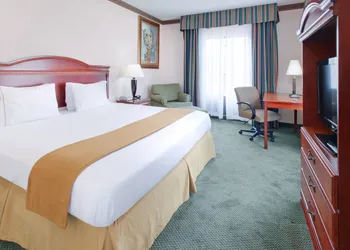Holiday Inn Express Hotel & Suites Cleveland by IHG hotel thumbnail 8