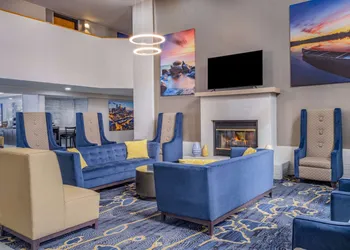 La Quinta Inn & Suites by Wyndham Minneapolis-Minnetonka hotel thumbnail 2