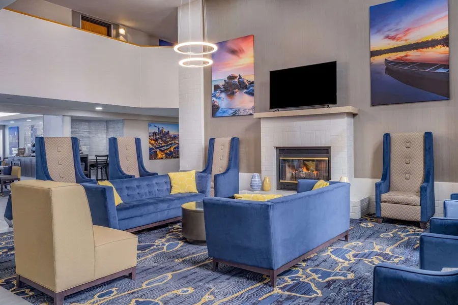 La Quinta Inn & Suites by Wyndham Minneapolis-Minnetonka hotel detail image 2