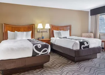 La Quinta Inn & Suites by Wyndham Minneapolis-Minnetonka hotel thumbnail 5
