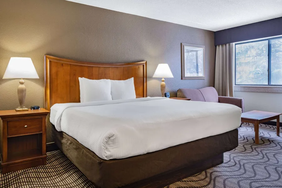 La Quinta Inn & Suites by Wyndham Minneapolis-Minnetonka hotel detail image 6